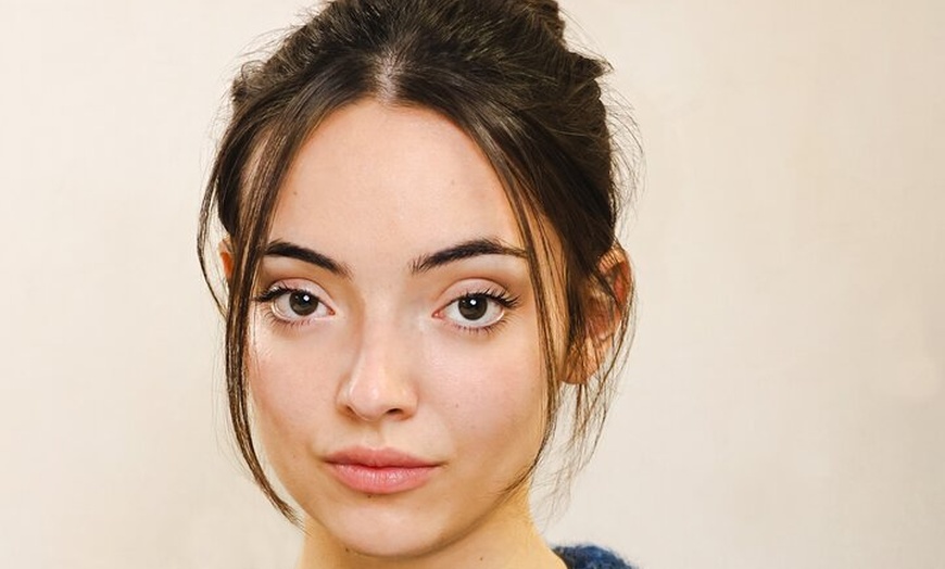 Image 2: Professional Photoshoot in Studio for Headshots