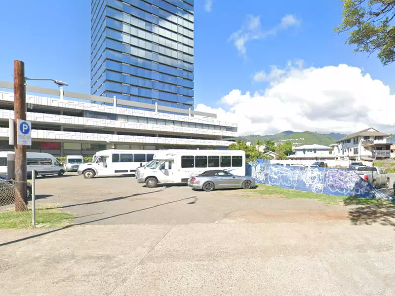 Parking at [H672] 1830 Kapiolani Blvd. Lot