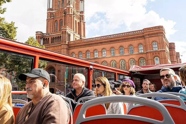 Hop-on Hop-off Berlin Tour mit Audioguide - Second Medium