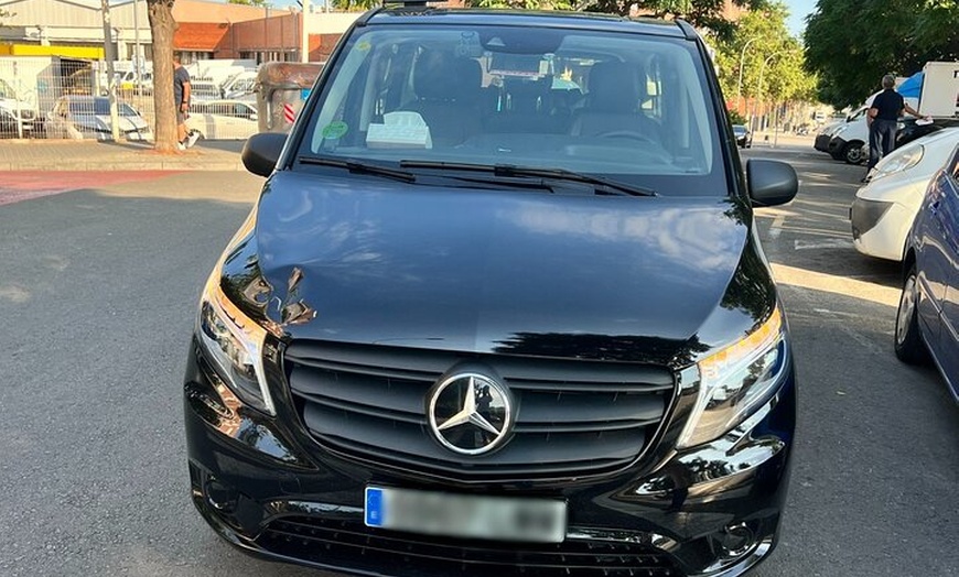 Image 3: Traslado Privado desde el Aeropuerto de Barcelona a la Ciudad