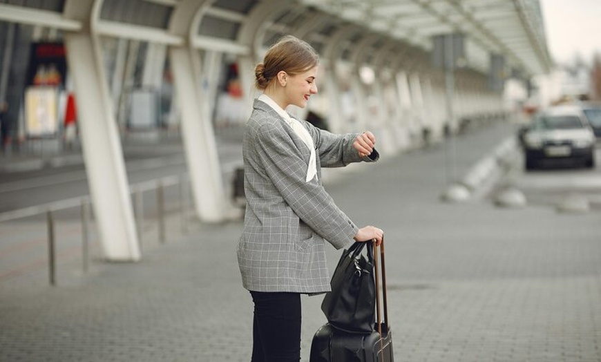 Image 8: Transfer To or From London Heathrow Airport to Bath