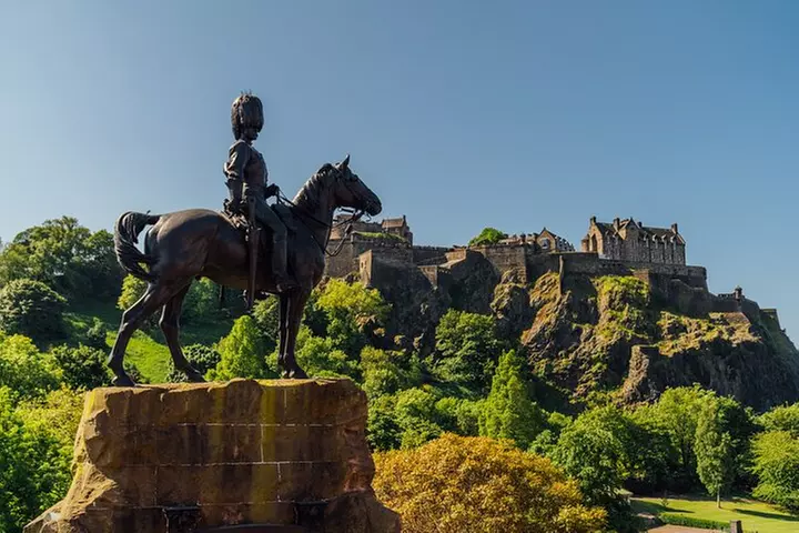 Big Bus Edinburgh Hop-on Hop-off Sightseeing Tour by Open-Top Bus