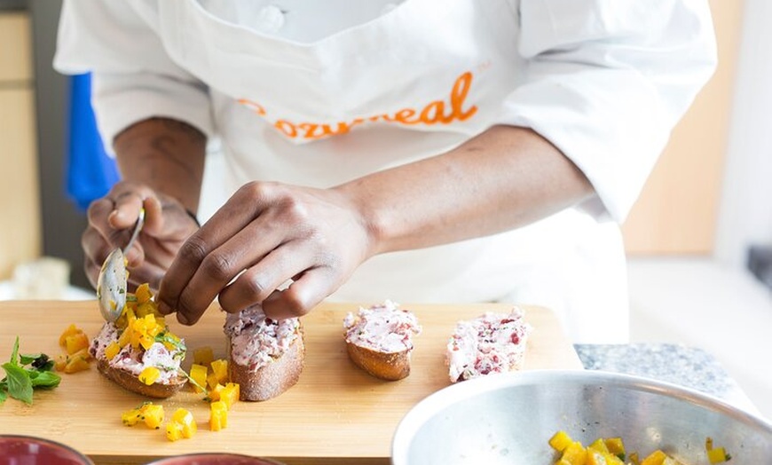 Image 4: Clase de Cocina de Tapas Cerca de Las Ramblas + Vino (4 - Curso de ...