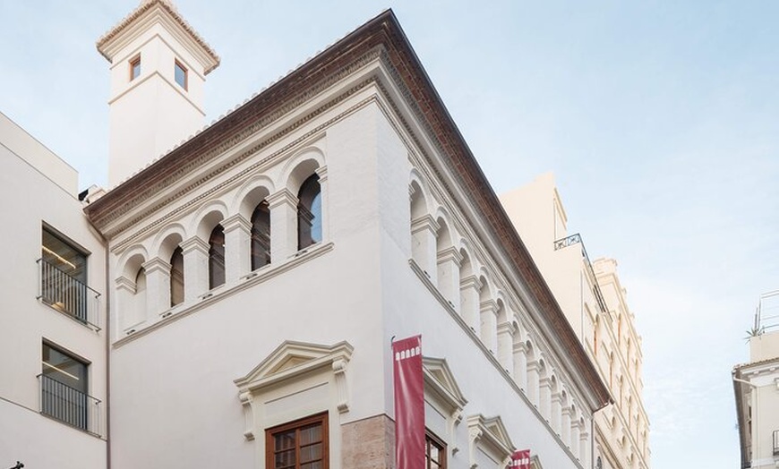 Image 8: Entrada al Centro de Arte Hortensia Herrero en Valencia