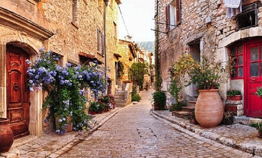 Image 9: Villages médiévaux pas loin de Nice dans la Côte d'Azur France