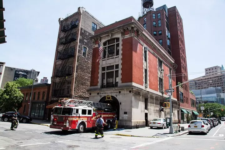 NYC TV & Movie Locations Bus Tour – Friends, Seinfeld & More