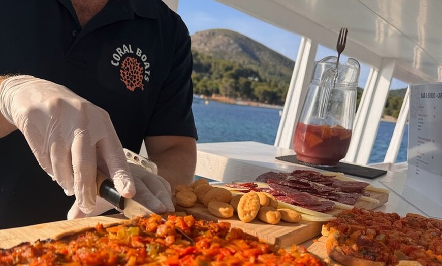 Image 4: Paseo en Barco al Atardecer en la Bahía de Alcudia Mallorca