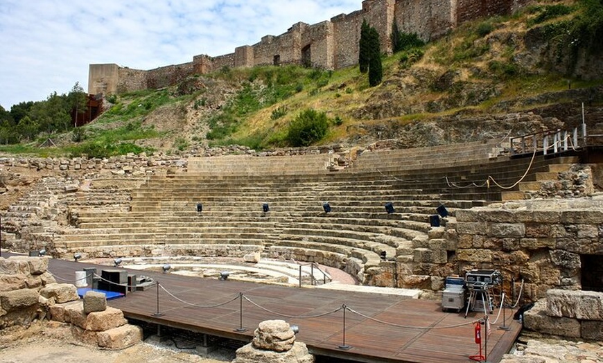 Image 2: Málaga Destacados : Tour Privado & Personalizable