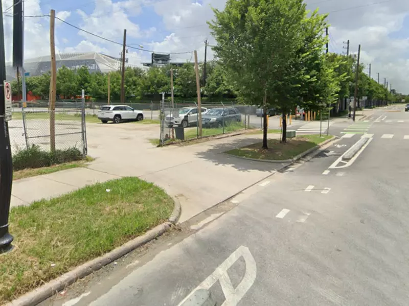 Parking at 2117 Walker St. Lot