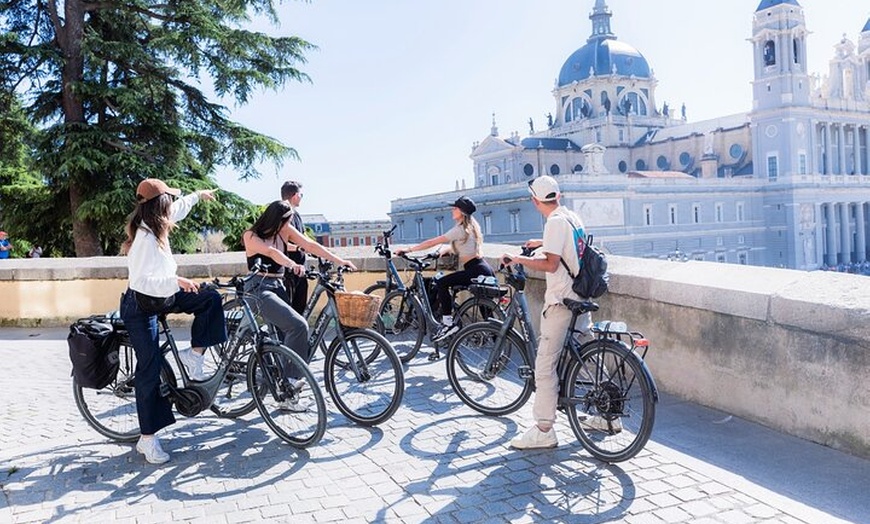 Image 12: Tour en bicicleta por lo más destacado de Madrid
