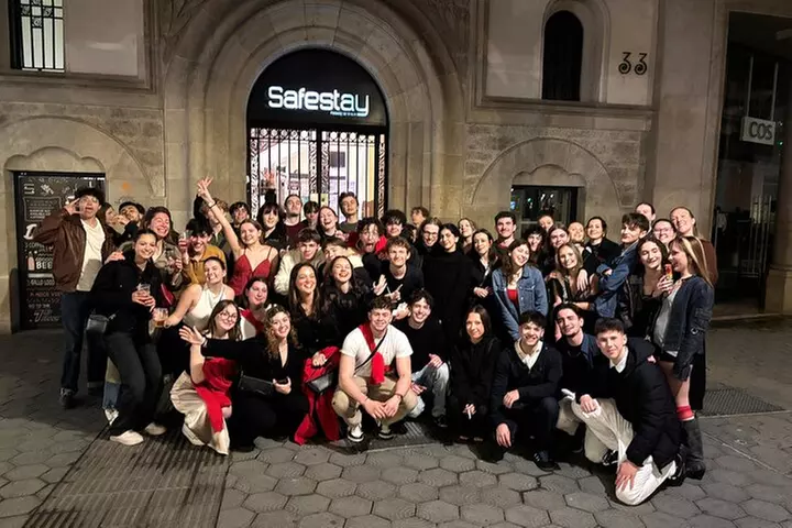 Fiesta de Barcelona con Beer Pong Drinking Game Plus Entrada VIP Club - Primary Image