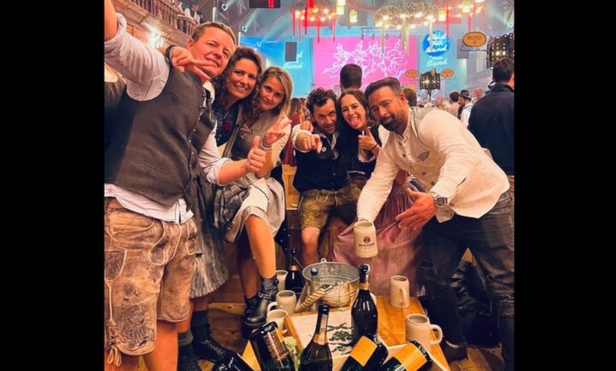 Image 7: Oktoberfest Tour All in Tischreservierung mit 2 Fahrgeschäften