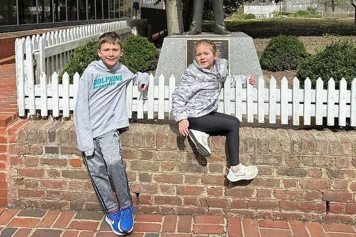 Richmond Puzzling Adventure Scavenger Hunt Walking Activity - Primary Image