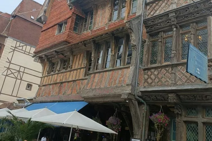 Excursion d'une journée à Étretat et Honfleur au départ de Paris Pe...