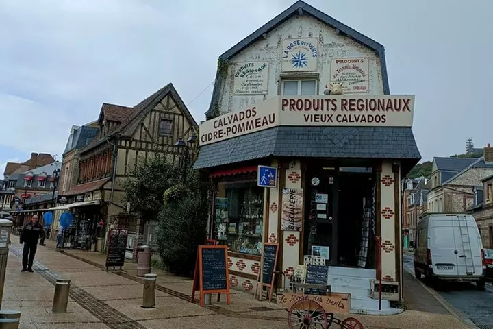 Excursion d'une journée à Étretat et Honfleur au départ de Paris Pe...