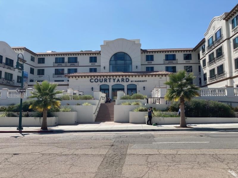 Parking at Courtyard Santa Cruz - Valet Kiosk