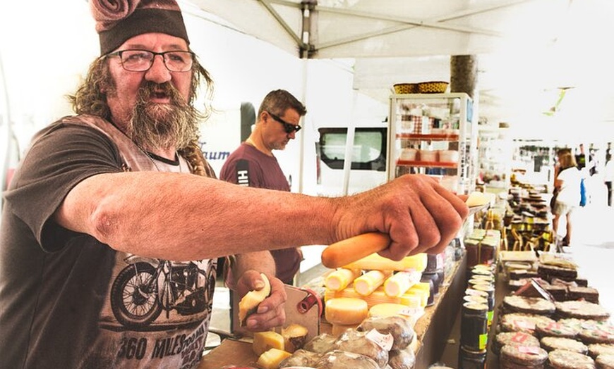 Image 8: Cripta privada de Montserrat y Gaudí con recogida en el hotel