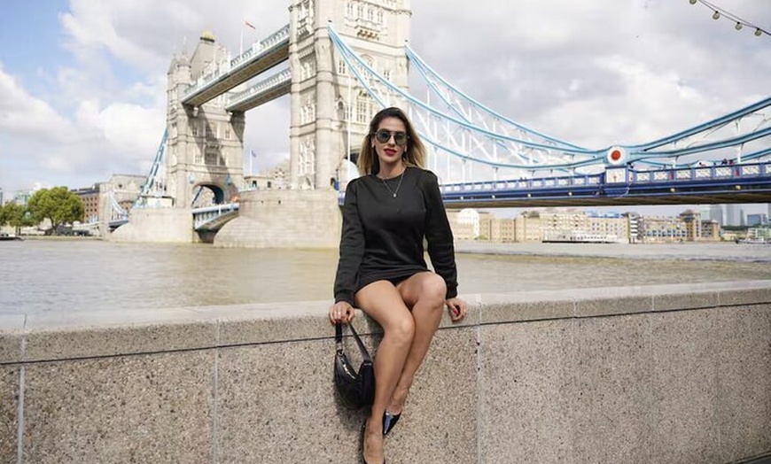 Image 5: 90-min London Landmarks & Hidden Gems Photoshoot
