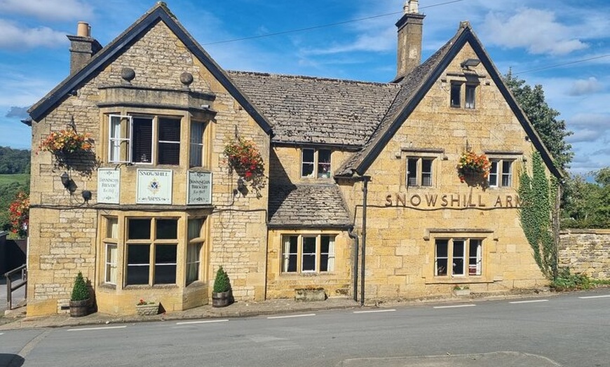 Image 3: Scenic Transfer from Stratford Upon Avon to London Via Cotswolds