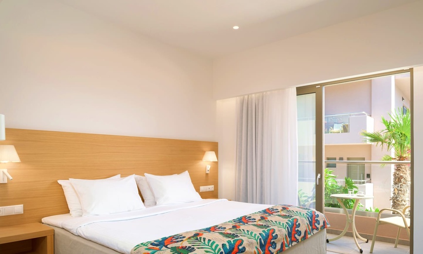 Image 3: ✈ CRÈTE | Malia - High Beach Resort 5* - Tout inclus