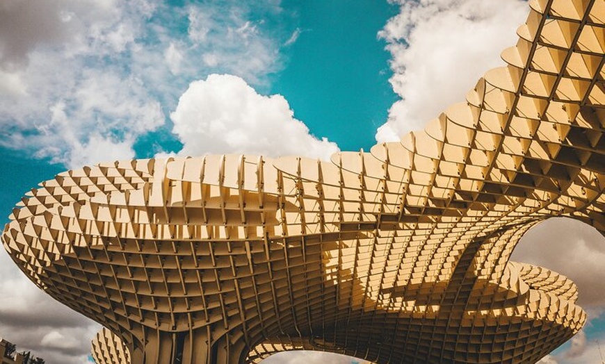 Image 9: Excursión privada de día completo a Sevilla con sesión de fotos gra...