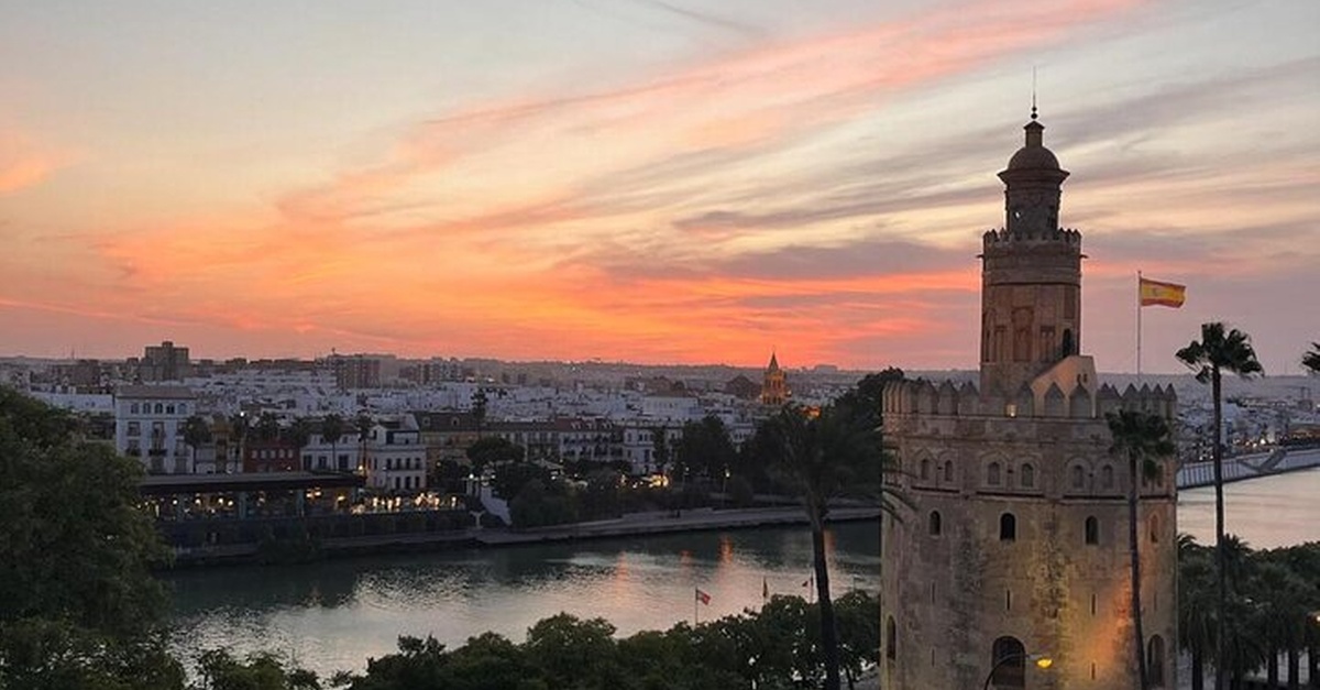 Experiencia de vino Sunset en una azotea de Sevilla
