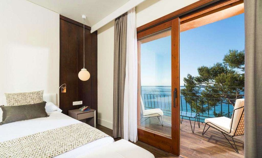 Image 5: ✈ COSTA BRAVA | Lloret de Mar - Hotel Santa Marta 5* - Piscine exté...