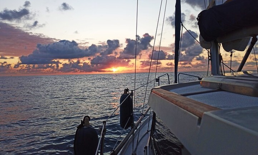 Image 5: Experiencia privada de vela al atardecer desde Cala Galdana