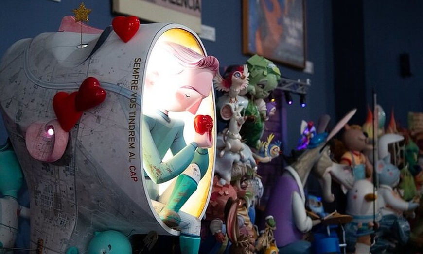 Image 7: Entre bastidores de Las Fallas: Taller de Arte, Cultura y Manos a l...