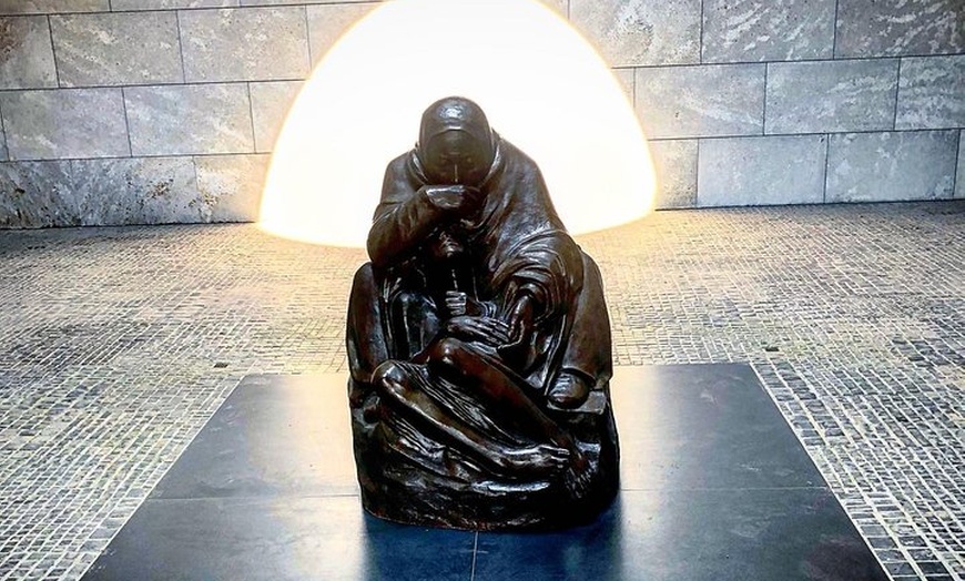 Image 7: Semi-Private Berlin Highlights Landausflug von Warnemünde und Rosto...