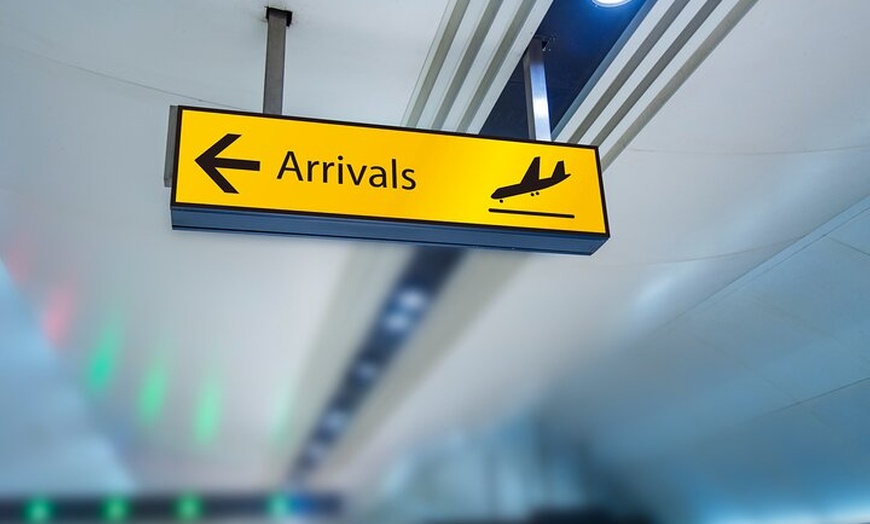 Image 4: Transfer to or from London Luton Airport to Central London