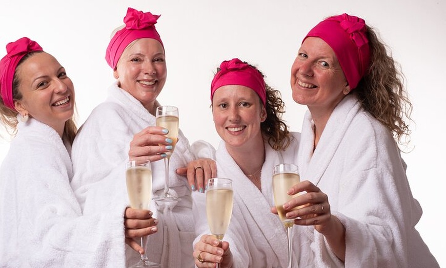 Image 3: Tenerife Beauty Party con productos galardonados