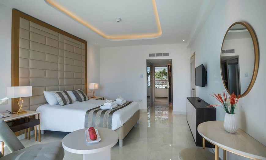 Image 3: ✈ CYPR | Protaras - Constantinos The Great Beach Hotel 5* - Naprzec...
