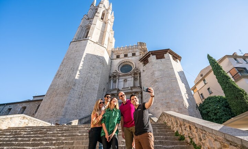 Image 3: Barcelona : Tour de 2 días por Montserrat, Girona y Costa Brava