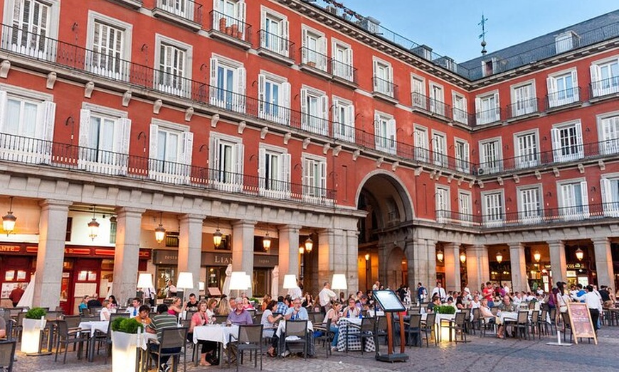 Image 4: Tour privado a pie por el casco antiguo de Madrid y el centro de la...