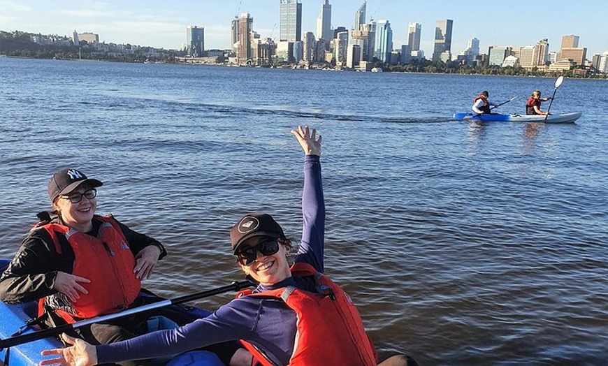 Image 2: Evening City Lights Kayak Tour in South Perth