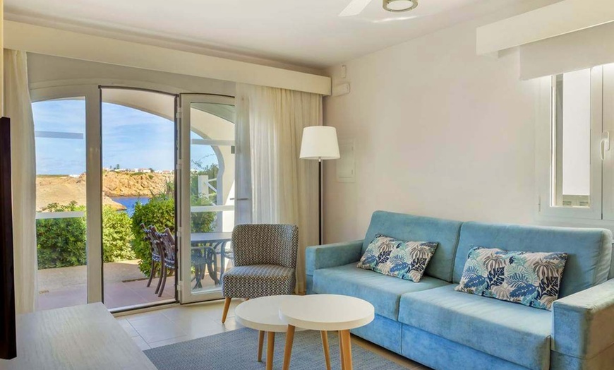 Image 6: ✈ MINORQUE | Arenal d'en Castell - White Sands Beach Club 3* - Appa...