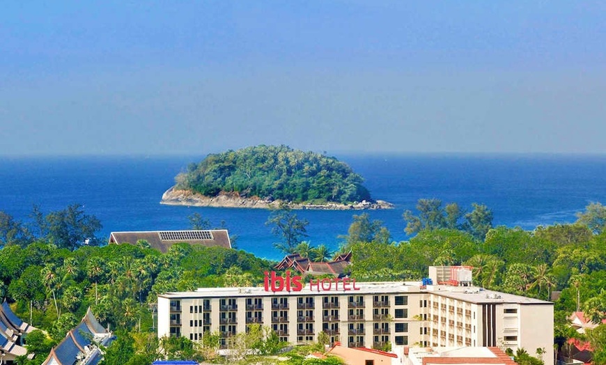 Image 30: ✈ THAILANDIA DEL SUD | Phuket - ibis Phuket Kata Hotel 3* - Piscina...