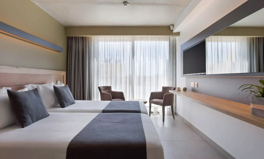 Image 3: ✈ MALTA | Sliema - ST Azur Hotel 3*, 3 nachten - Buitenzwembad