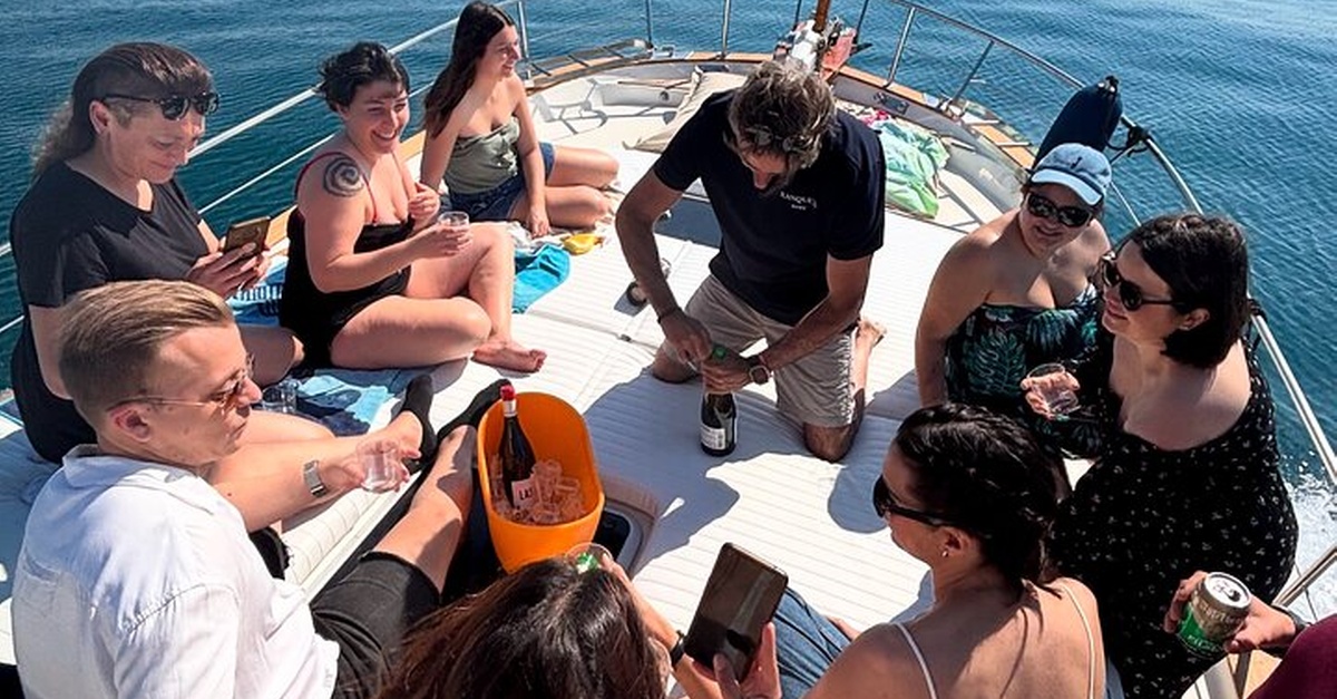 Experiencia de puesta de sol y cava a bordo en Valencia