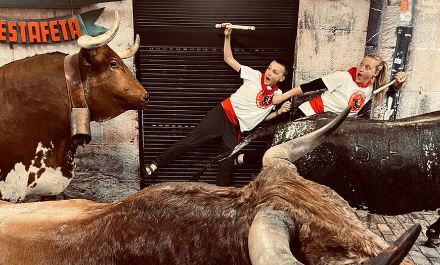 Image 4: Tour privado por Pamplona con almuerzo en Tolosa