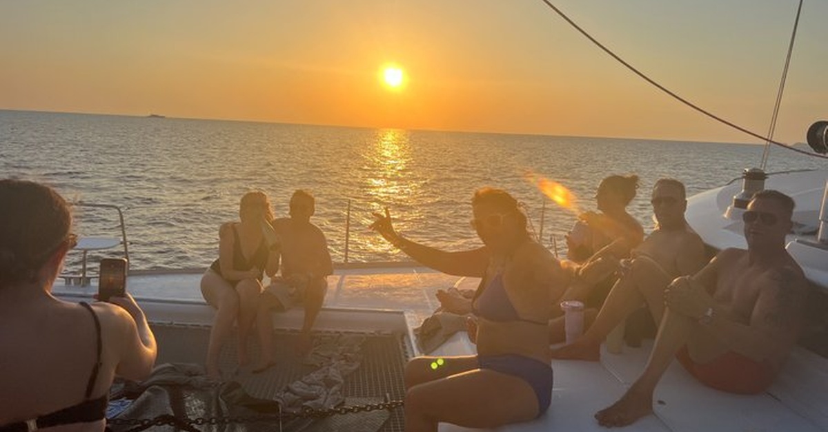 Alquiler de catamarán con patrón para Ibiza y Formentera