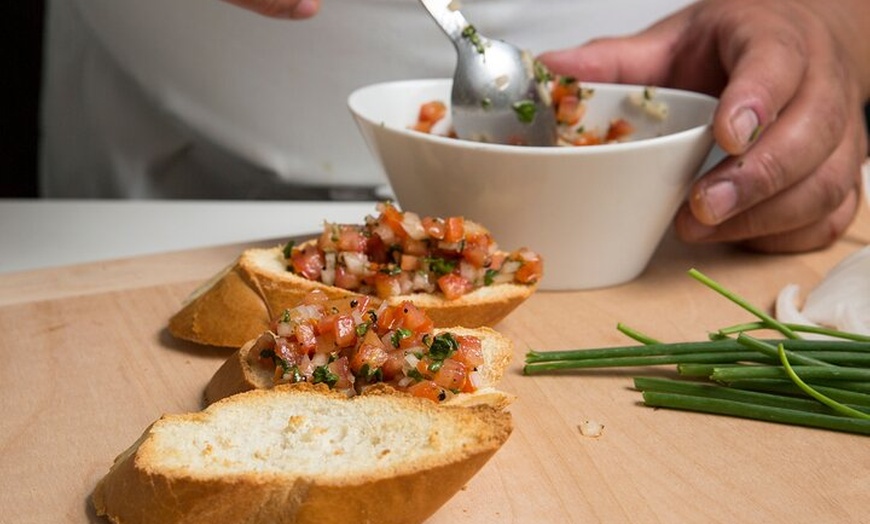 Image 5: Clase de Cocina Española de Tapas + Vino Ilimitado (6 - Platos de C...