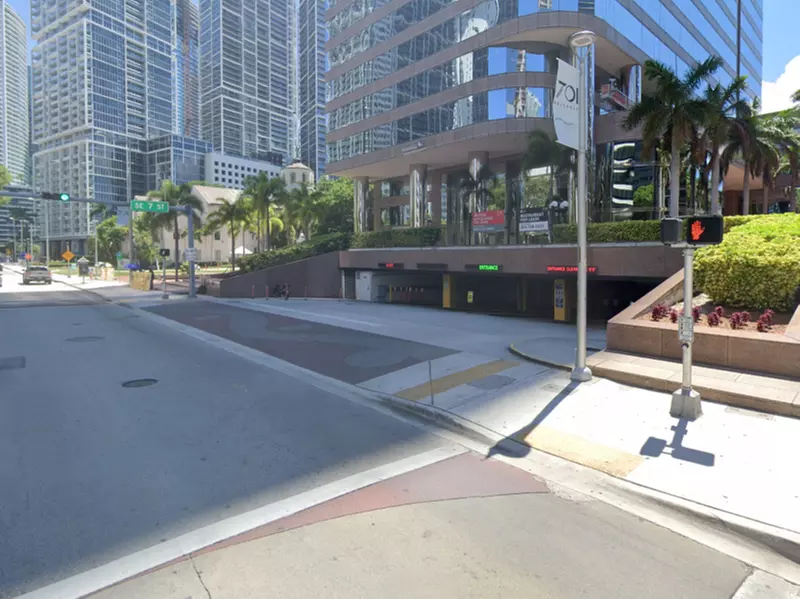 Parking at 777 Brickell Ave. Ground Garage - P2541
