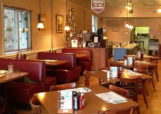 5% Cash Back at Pete's Famous Restaurant