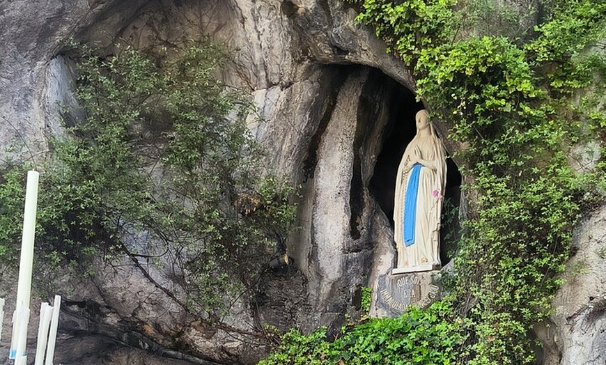 Image 15: Experimente Lourdes con un tour privado y un cómodo transporte