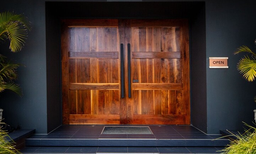 Image 6: The Top-Tier Tour