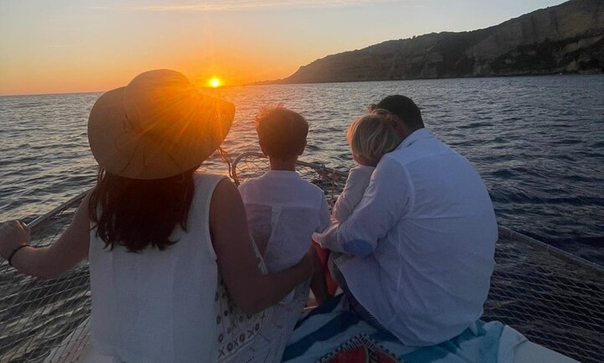 Image 20: Tour Privado en Barco por Trafalgar,Cádiz con Aperitivo y Snorkel