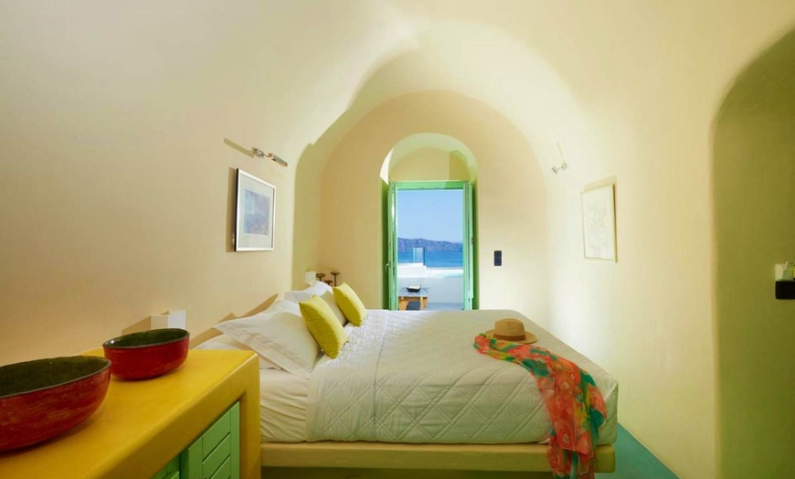 Image 4: ✈ SANTORIN | Fira - Caldera's Bliss Suites - Petit-déjeuner inclus