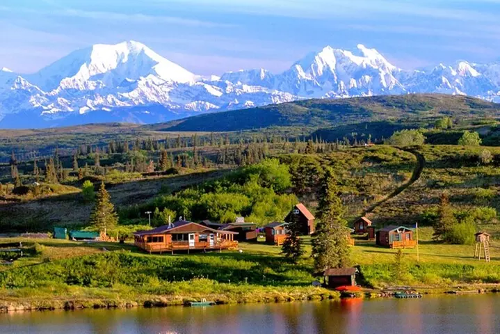 Small-Group Flight Denali National Park Tour with Guided Hike